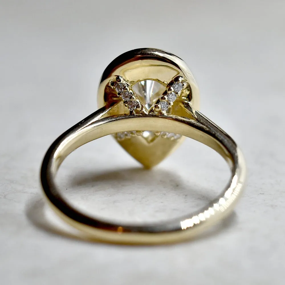 0.94ct Lab-Grown Pear-Shaped Diamond Halo Engagement Ring