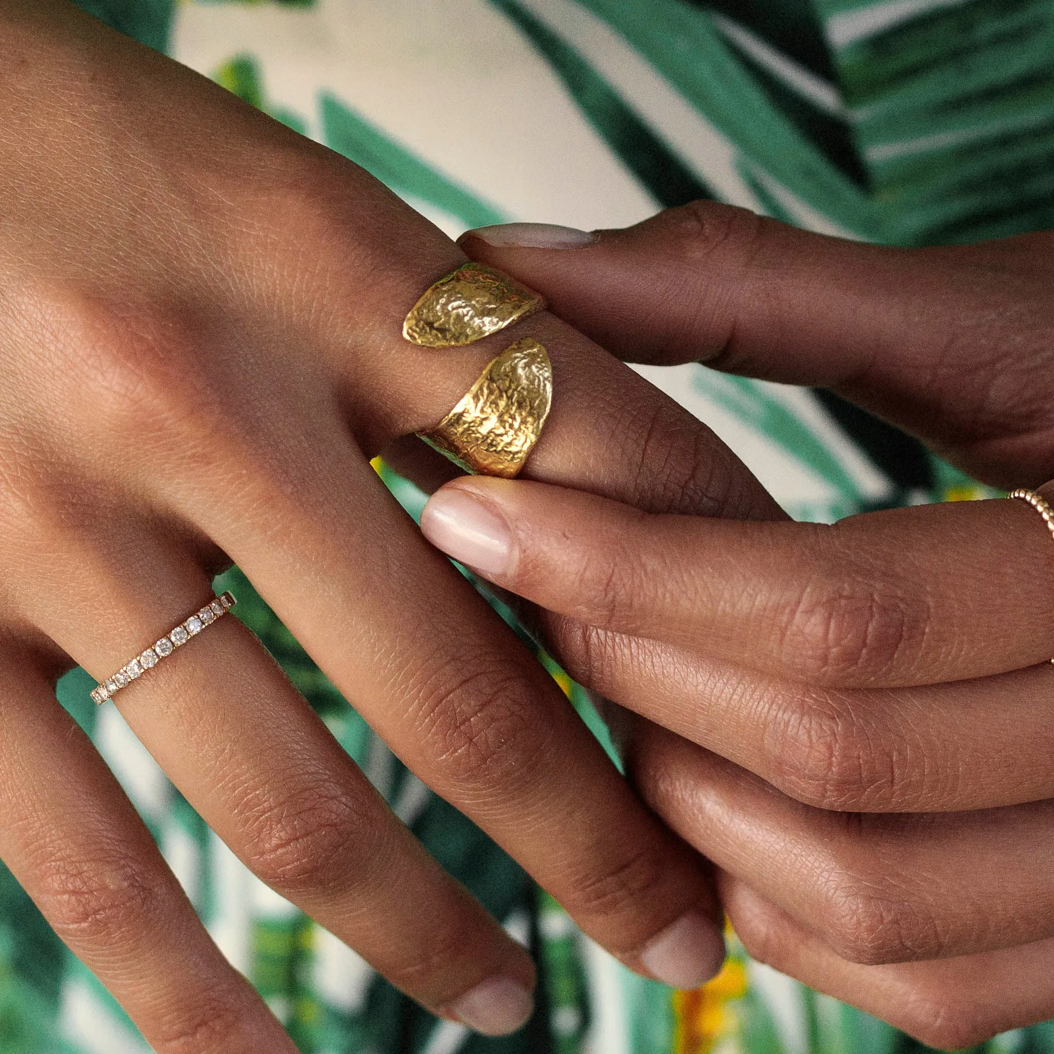 Gold Mistle Kiss Ring
