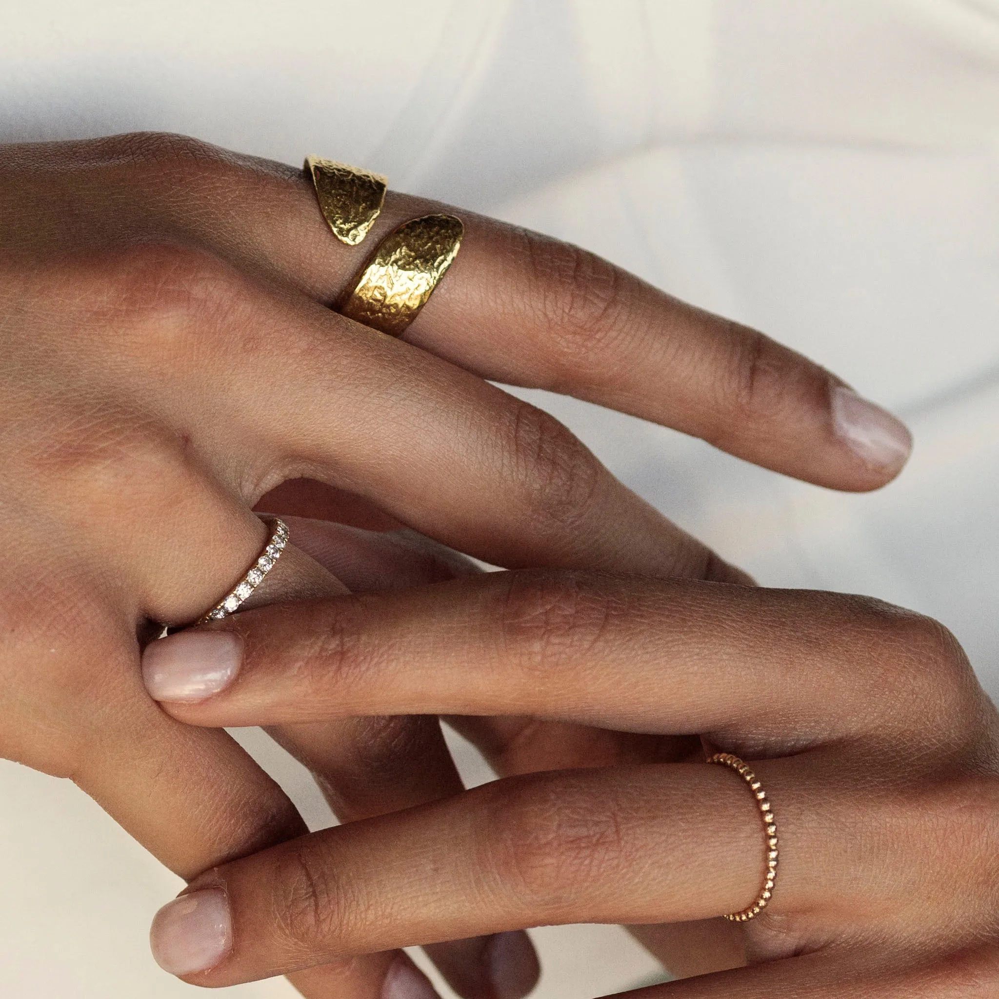 Gold Mistle Kiss Ring